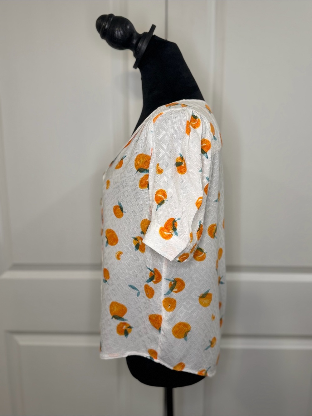 Maeve Anthropologie White Button-Front Top with Orange Fruit Print Size 2 - Picture 6 of 13